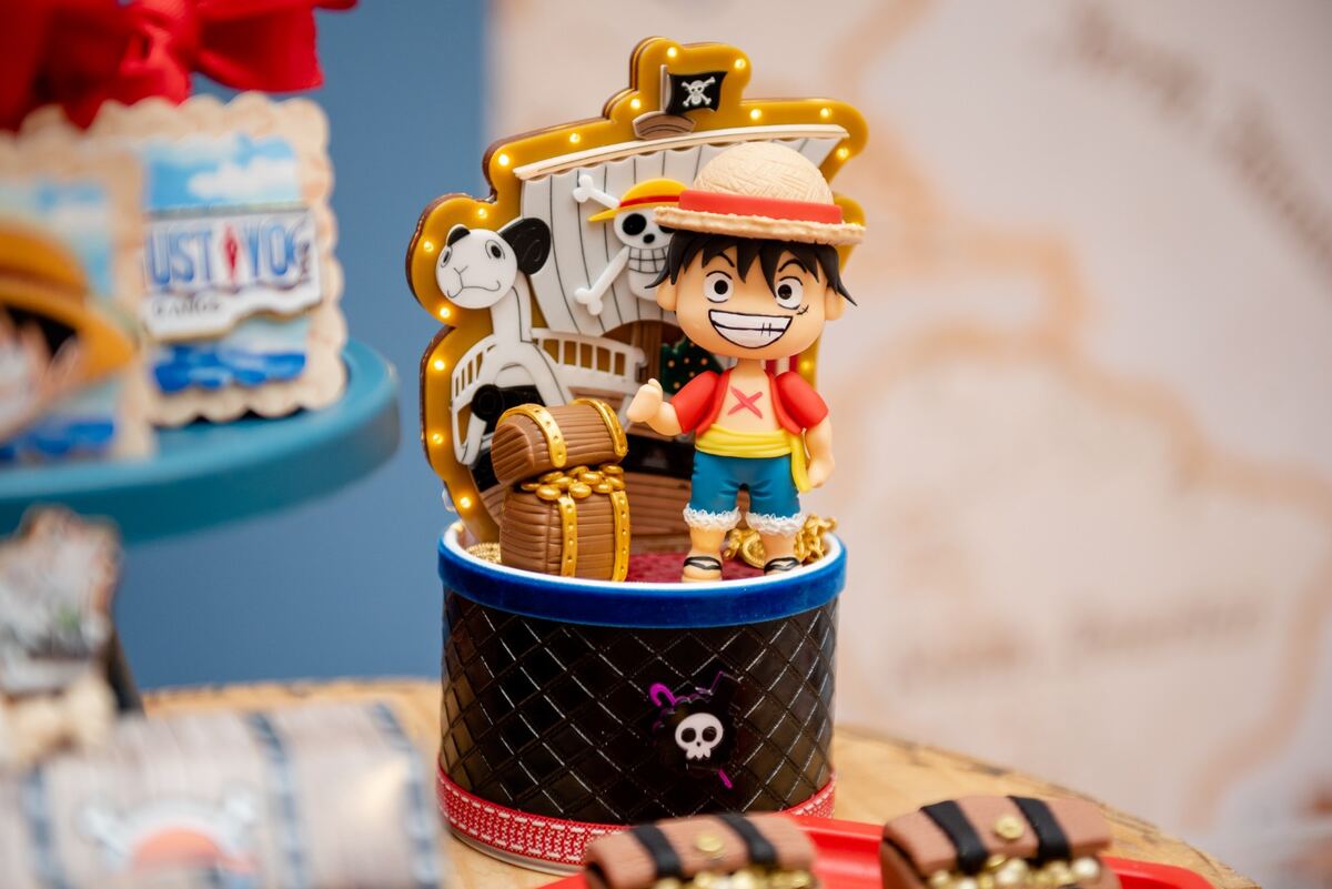 Batata P One Piece com Luffy e navio pirata
